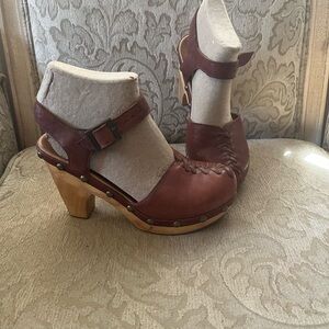 Feffrey Campbell Woodies. Size 7